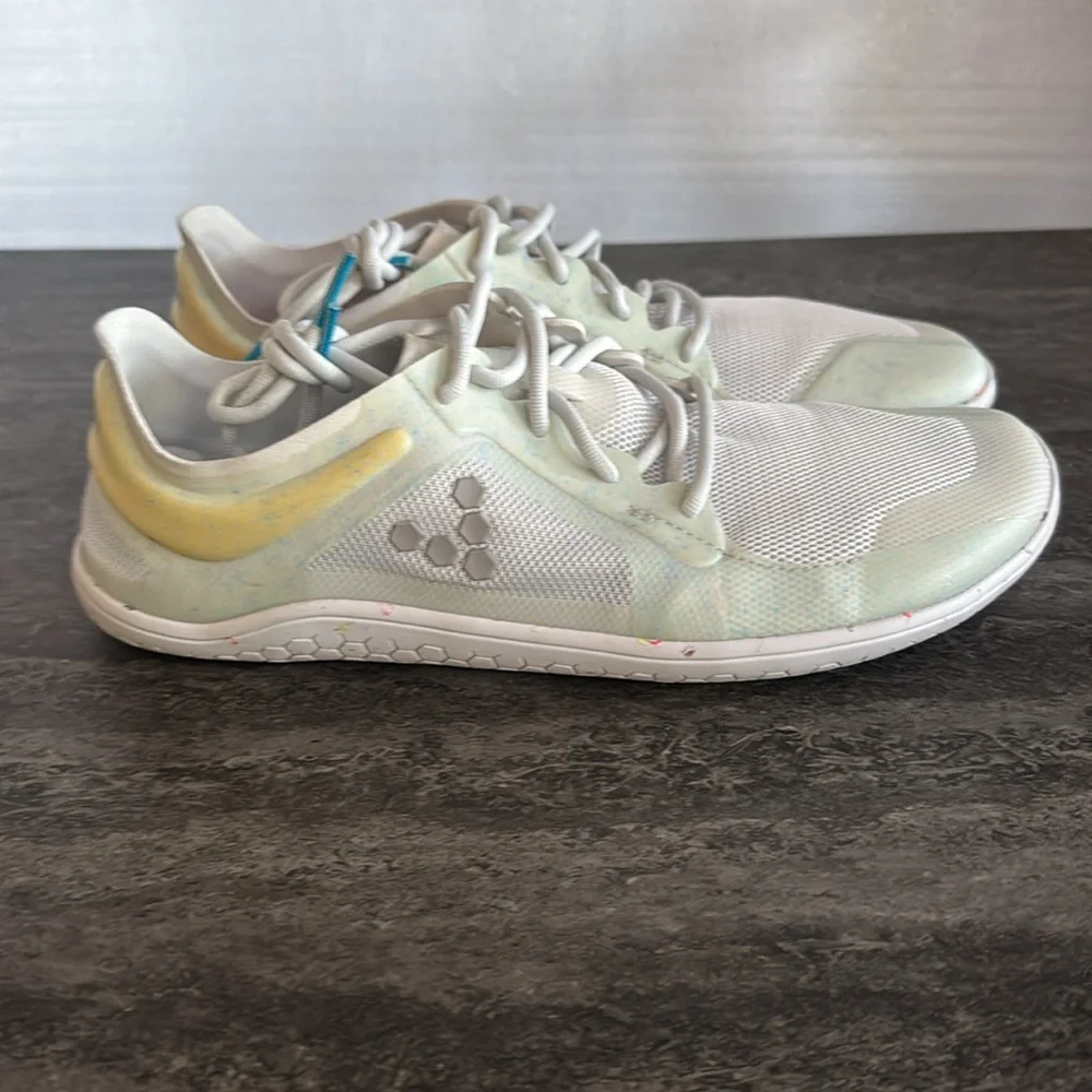 Vivo Limited Edition barefoot women’s lifting shoes. In new like condition. - Picture 2 of 7